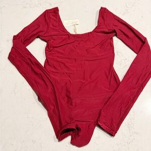 Elegant Red Long Sleeve Bodysuit Aerie Smoothiez  
NWT